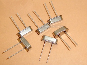 4 Mhz Crystal HC-49US 2Pin DIP Through-Hole Half Size